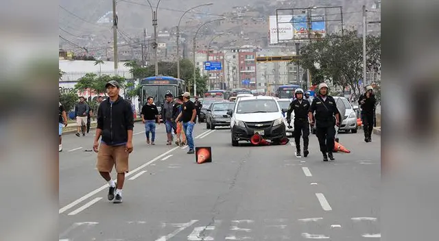 Mininter suspende marcha de colectiveros por incumplir el permiso y bloquear carreteras
