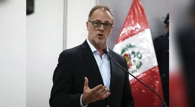 Jorge Muñoz esta en desacuerdo en la formación de colectiveros