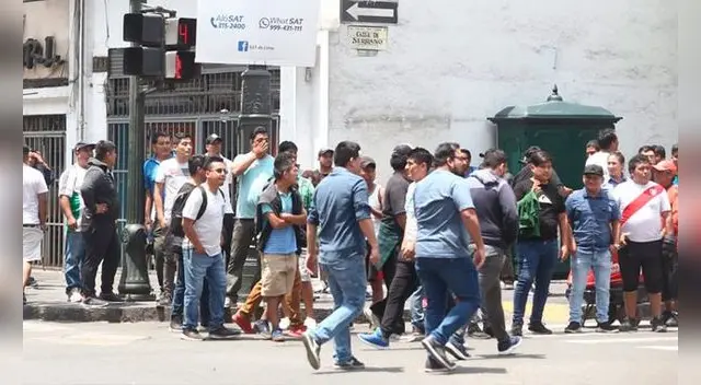 Los agentes de Seguridad del Estado y del Depincri investigan a los presuntos revoltosos. Los agentes de Seguridad del Estado y del Depincri investigan a los presuntos revoltosos.