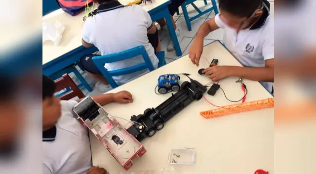 Escolares crean robots