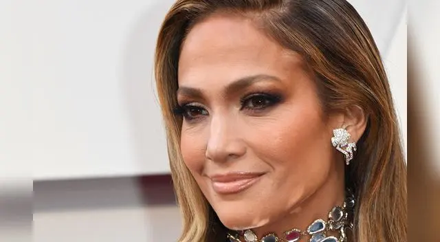 La cantante compartió un grato momento junto a sus bailarines y su familia