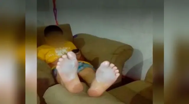 VES:Niños terminan con quemaduras por bailar con los pies descalzos en evento escolar