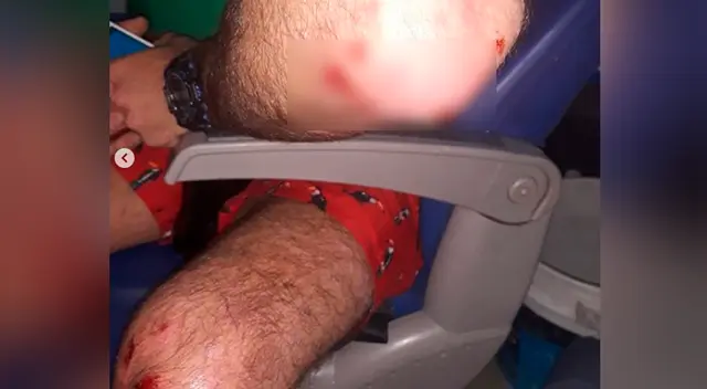 Sujeto bajó de su vehículo con un látigo y un sombrero de paja