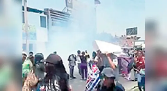 La policía los dispersó con bombas lacrimógenas