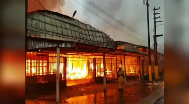 La falta de agua potable resultó siendo un problema para el trabajo de los bomberos La falta de agua potable resultó siendo un problema para el trabajo de los bomberos