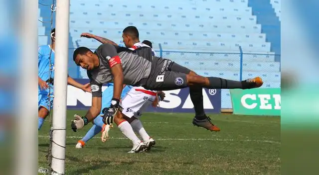 El 2014 Roberto Mosquera actual entrenador del Binacional lo hizo debutar en Primera. FOTO: LIBERO
