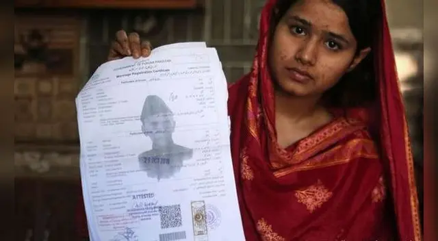 Familias pobres de Pakistán venden a sus hijas a red criminal Familias pobres de Pakistán venden a sus hijas a red criminal