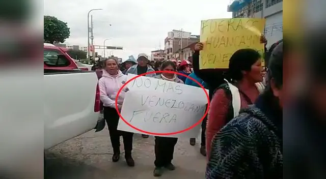 Con pancartas en mano, los manifestantes piden la expulsión de venezolanos