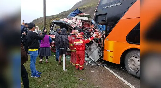 Accidente de tránsito dejó un muerto (Fotos: FB Noticias de la Región Pasco)