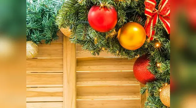 Sin mucho esfuerzo decora tu puerta en un dos por tres