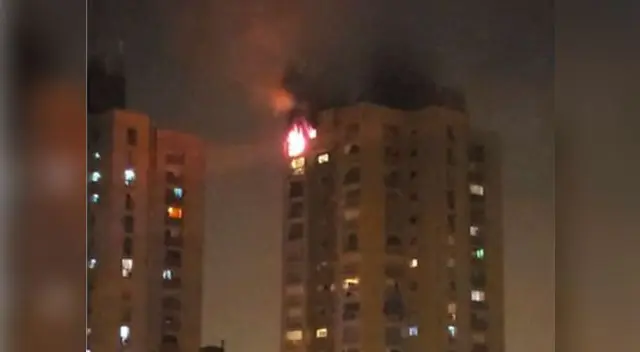 Fuerte incedio se registra en la torre Sérvulo Gutiérrez situada en la Calle de la Técnica en San Borja