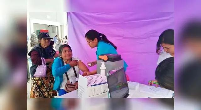 Personal del Minsa vacunó a los adultos mayores Personal del Minsa vacunó a los adultos mayores