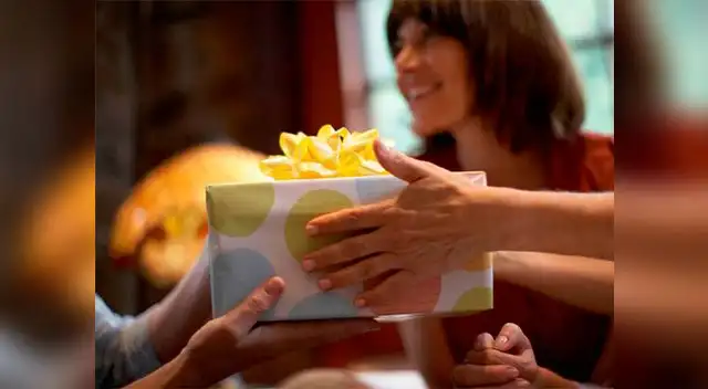 Como antesala al intercambio de regalos, los participantes envían a sus amigos secretos pequeños detalles