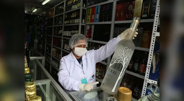 Clausuran locales donde expedían golosinas y había roedores y cucarachas