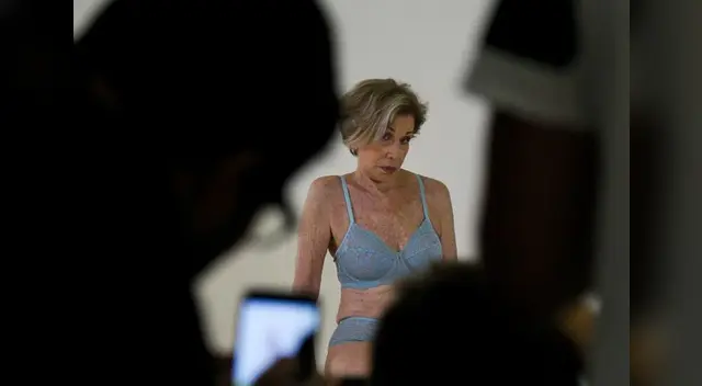 Esta colección de lencería fue creada y modelado por la longeva mujer Esta colección de lencería fue creada y modelado por la longeva mujer