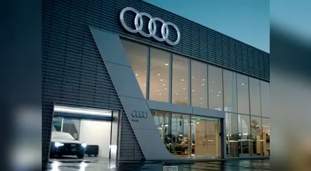 Niña puso en aprietos a sus padres durante visita a concesionaria 