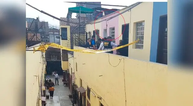 En la vivienda de color rosado se produjo el siniestro