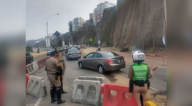 Tránsito vehicular el Costa Verde se reabrió parcialmente tras derrumbe