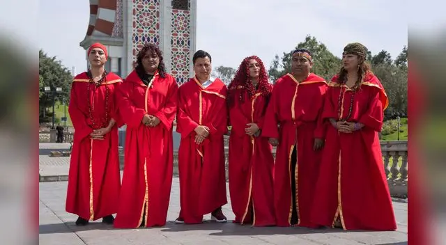 Se juntan para vaticinar el futuro.