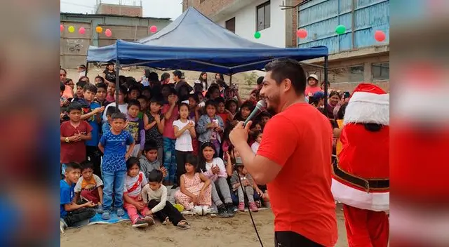 Erick Elera se lució como Papá Noel