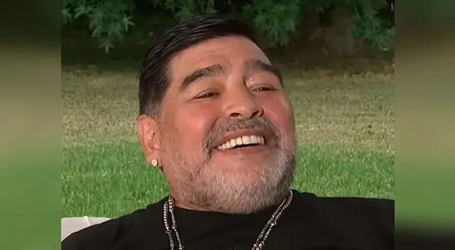 Durante la entrevista a Maradona se le ve con un buen semblante y una conversación fluida