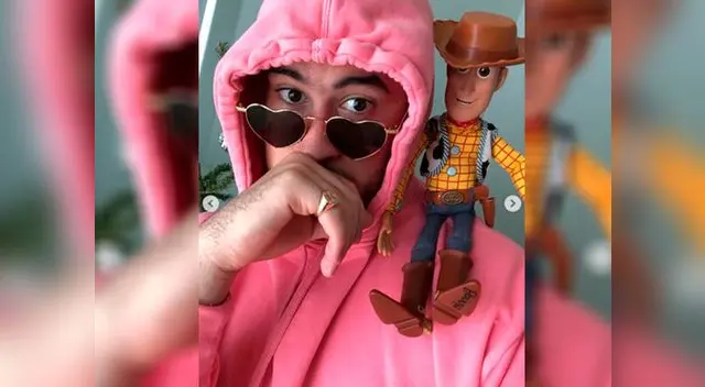 Bad Bunny fue quien entrego los regalos a los pequeños Bad Bunny fue quien entrego los regalos a los pequeños