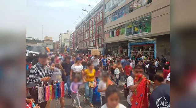 Mesa Redonda envuelta en el caos por la gran cantidad de ambulantes en las calles