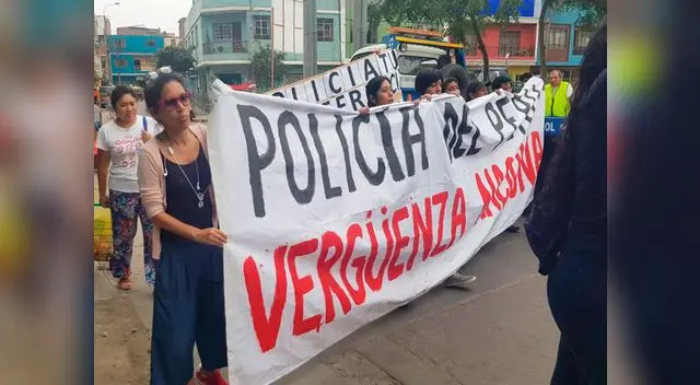 Deudos y activistas protestaron contra la Policía Deudos y activistas protestaron contra la Policía