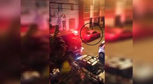 Irresponsable conductor dejó vehículo en medio de pista