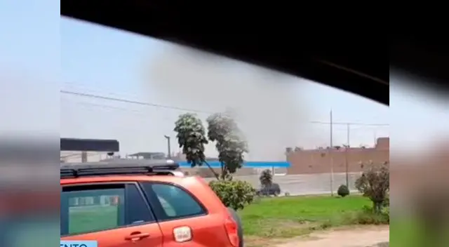 Más de cinco unidades de bomberos llegaron al lugar, donde al parecer se trataría de un almacén de artefactos inflamable