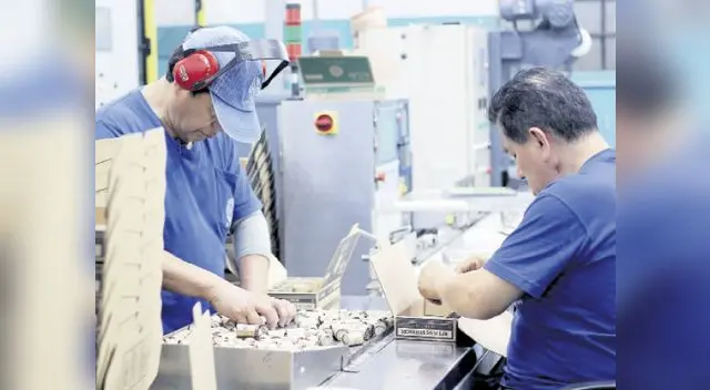 El trabajador tiene derecho a un seguro de vida a cargo de su empleador, a partir del inicio de la relación laboral El trabajador tiene derecho a un seguro de vida a cargo de su empleador, a partir del inicio de la relación laboral