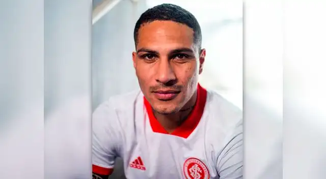 Paolo Guerrero posó como imagen de la nueva camiseta del Inter de Porto Alegre