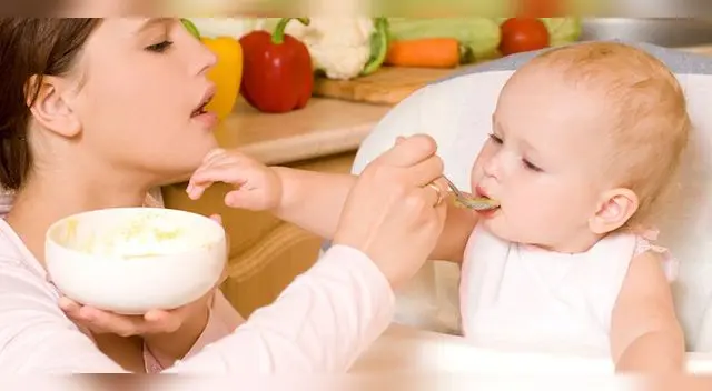 Empieza a darle otros alimentos a tu bebé