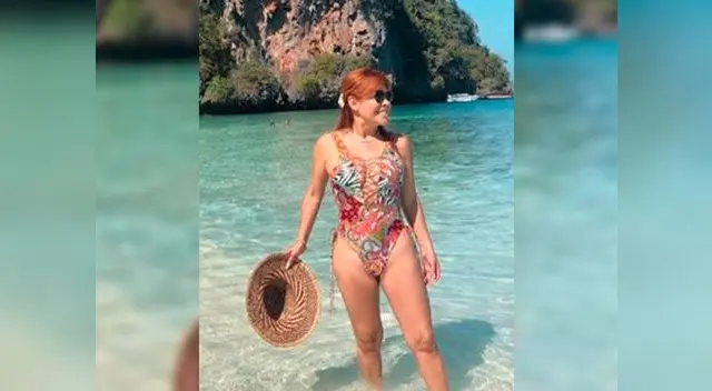 La conductora Magaly Medina viene disfrutando de la playa junto a su esposo