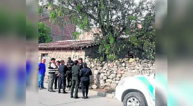 Autoridades llegaron a la vivienda donde murieron padre e hija