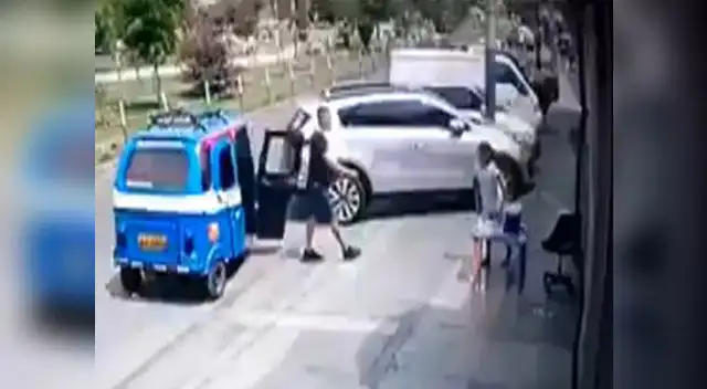 Niña se distrae mientras venezolano roba el dinero de su trabajo Niña se distrae mientras venezolano roba el dinero de su trabajo