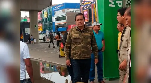 Alcalde en zona afectada por aniego Alcalde en zona afectada por aniego