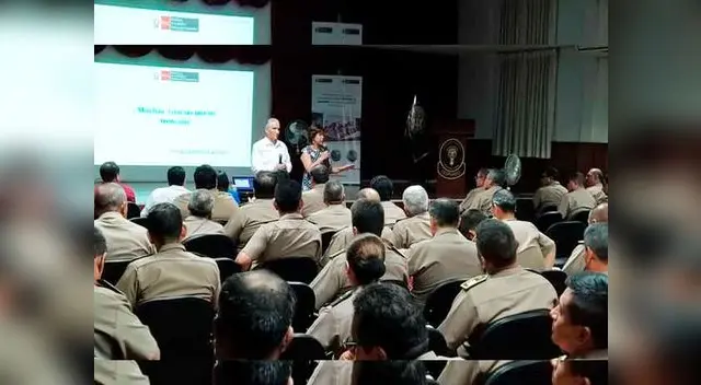 Comisarios de Lima Metropolitana siendo capacitados Comisarios de Lima Metropolitana siendo capacitados