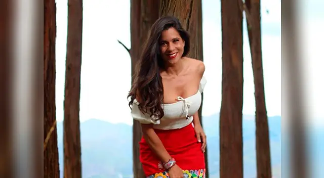 Ella compartió dos instantáneas donde se luce sonriente durante una sesión de fotos en el campo.