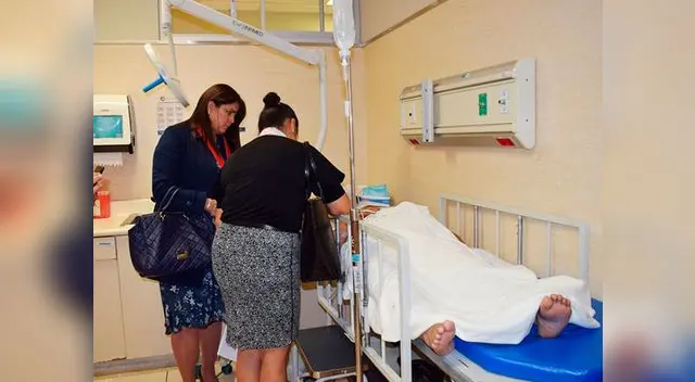 La presidenta de la Junta de Fiscales, Niccy Valencia Llerena visitó a víctima de feminicidio, Gladis Conislla 