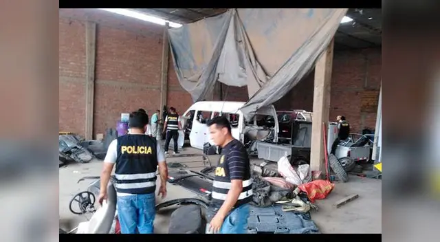 Agentes de la Dirin y Diprove intervinieron una cochera con autos desmantelados