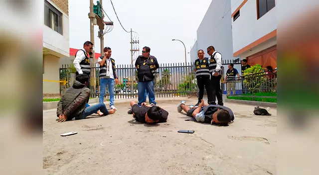 Los pusieron en el suelo. La PNP capturó a los temibles "Los Malditos de Ventanilla", los cuales portaban dos armas de fuego 