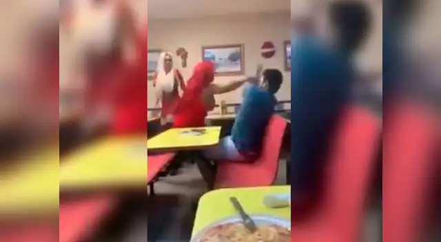 Pese a que las mujeres trataron de mantener la calma, no soportaron que se sigan burlando de ellas