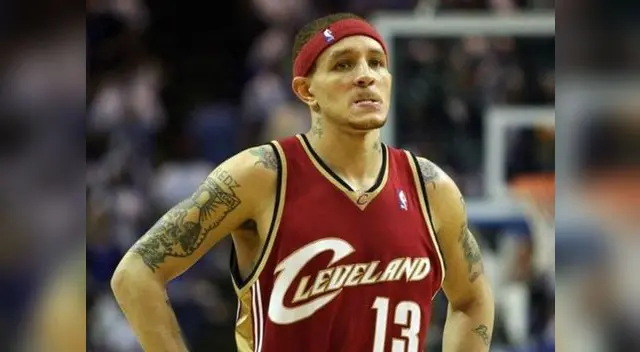 En el 2008, West reveló a los medios que padecía una enfermedad mental