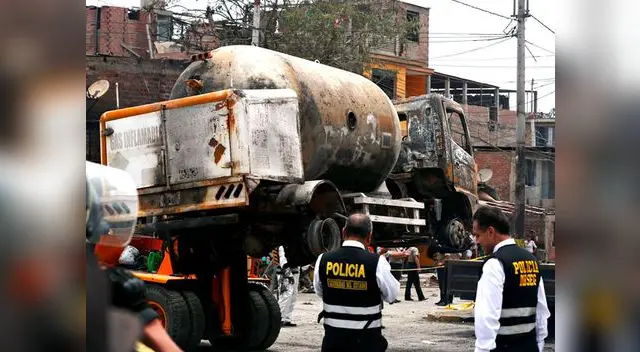 Incendio en Villa El Salvador: se eleva a 7 los fallecidos tras la explosión de camión cisterna Incendio en Villa El Salvador: se eleva a 7 los fallecidos tras la explosión de camión cisterna