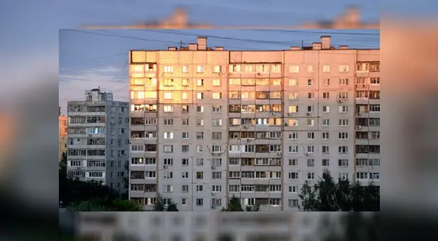 Mujer cae de edificio y sobrevive Mujer cae de edificio y sobrevive