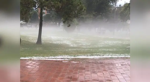 El tránsito peatonal se hizo prácticamente imposible El tránsito peatonal se hizo prácticamente imposible