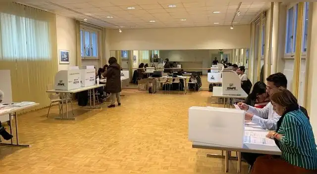 Nueva Zelanda fue el primer país radicado por peruanos en votar porque se lleva una diferencia horaria con Perú de 18 horas  