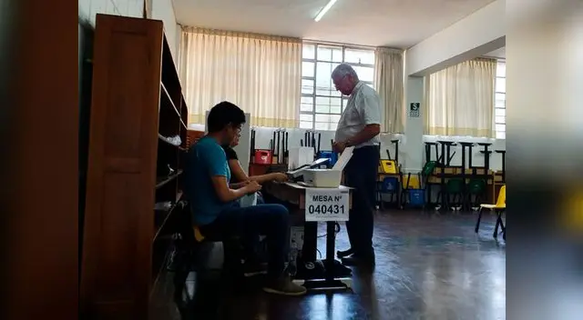 Arzobispo de Lima llegó a su lugar de sufragio y habló sobre los congresistas [VIDEO]