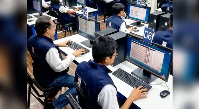 Personal de la ONPE realiza el conteo por las elecciones 2020 Personal de la ONPE realiza el conteo por las elecciones 2020